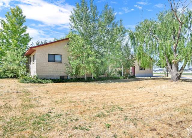 Property at 5577 W 4000 S, Hooper, UT 84315, 2 beds, 2.5 baths