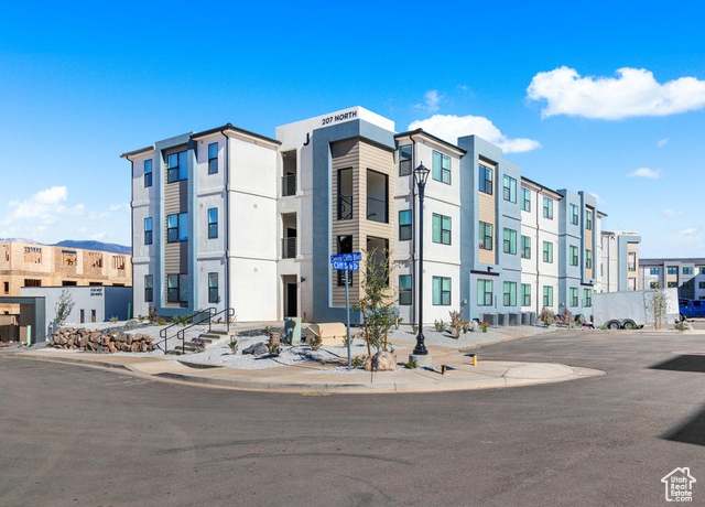 Property at 207 N Cliff Side Dr Unit J300, Hurricane, UT 84737, 3 baths