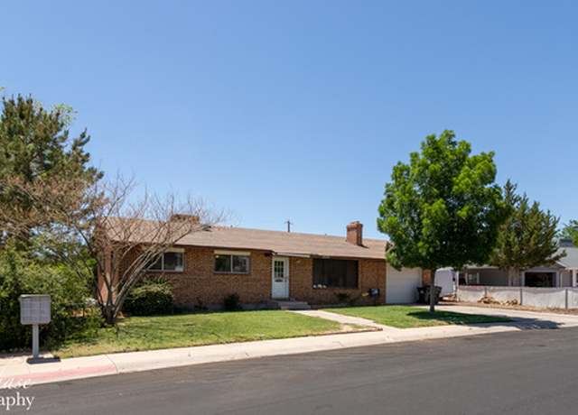 Property at 2609 El Dr, Santa Clara, UT 84765, 5 beds, 2 baths
