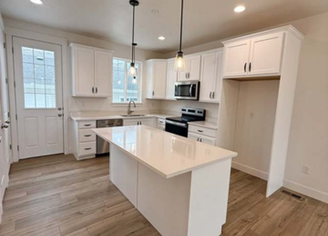 Property at 1686 N Centerpoint Ln, Salem, UT 84653, 2 beds, 1.5 baths