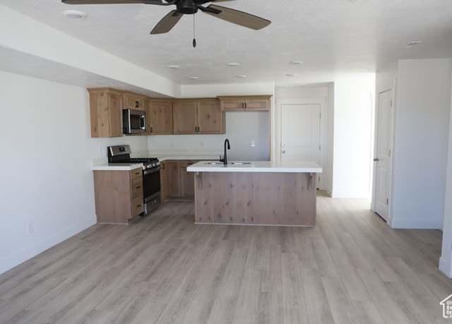 Property at 1352 N Meadow Ln, Spanish Fork, UT 84660, 3 beds, 2.5 baths