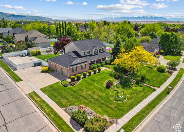 Property at 87 W Baer Crk S, Kaysville, UT 84037, 4 beds, 3.5 baths