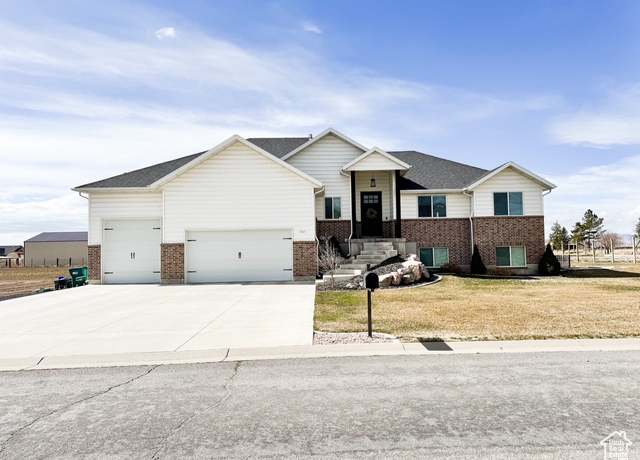 Property at 5517 S 6800 W, Hooper, UT 84315, 6 beds, 3.5 baths