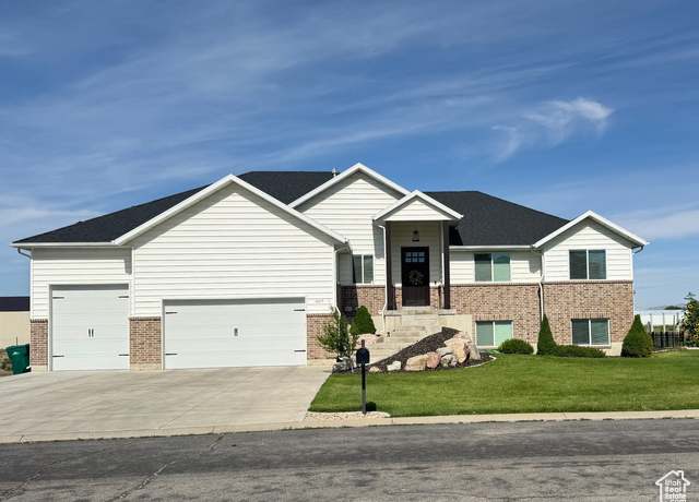 Property at 5517 S 6800 W, Hooper, UT 84315, 6 beds, 3.5 baths