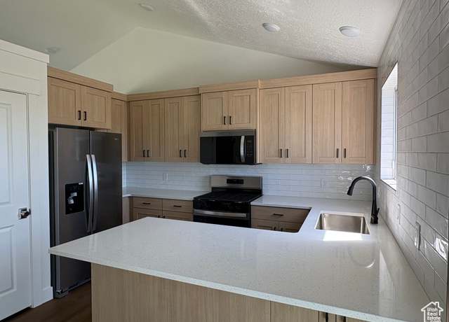 Property at 81 S 1300 W, Clearfield, UT 84015, 4 beds, 3 baths