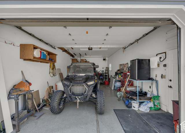 Property at 3820 Foxglen Dr, Roy, UT 84067, 3 beds, 1.5 baths