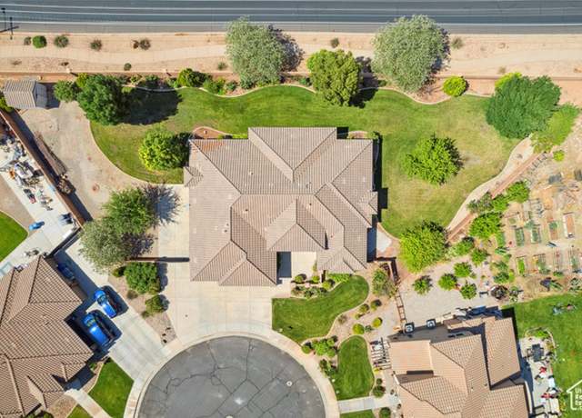 Property at 417 E Stonehedge Cir, Washington, UT 84780, 4 beds, 3.5 baths