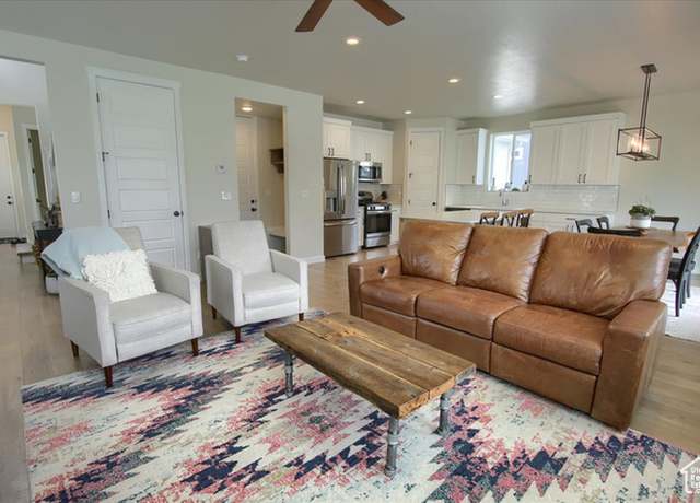 Property at 352 N 75 E, Kaysville, UT 84037, 4 beds, 3.5 baths