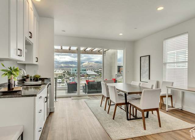 Property at 11211 S Clear Blue Dr, South Jordan, UT 84009, 3 beds, 2.5 baths