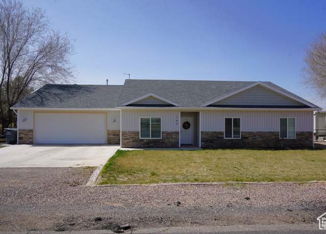 Property at 160 S 550 E #18, Enterprise, UT 84725, 4 beds, 2.5 baths