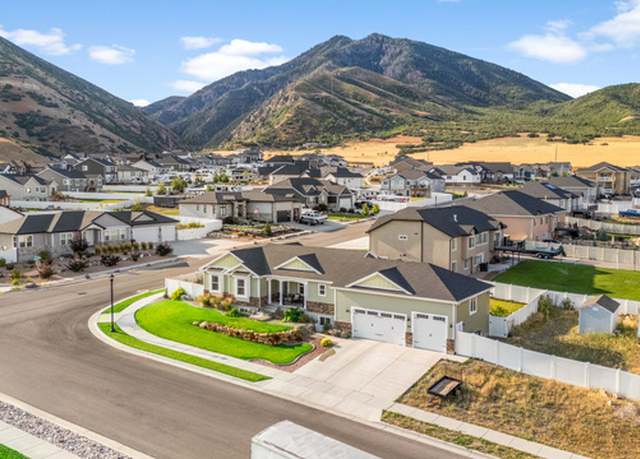 Property at 1416 E 270 S, Tooele, UT 84074, 5 beds, 3 baths
