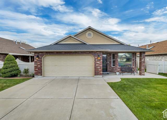 Property at 220 Bryce Dr, Kaysville, UT 84037, 2 beds, 2 baths