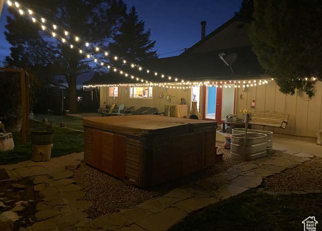 Property at 263 W 300 S, Parowan, UT 84761, 4 beds, 2 baths