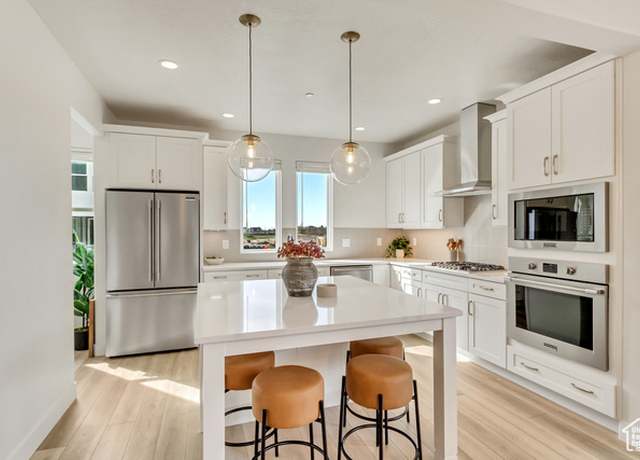 Property at 512 W Kierra Ct N #145, Farmington, UT 84025, 5 beds, 3.5 baths