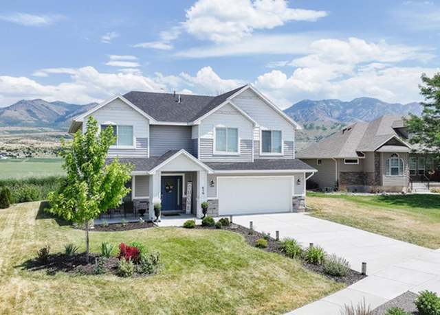 Property at 659 S Lakeside Dr, Franklin, ID 83237, 4 beds, 2.5 baths