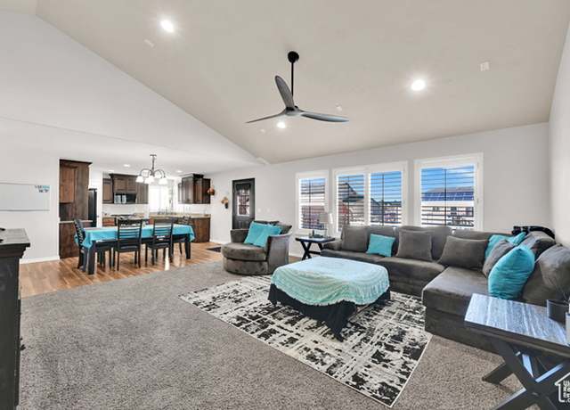 Property at 4598 W 5800 S, Hooper, UT 84315, 6 beds, 3 baths