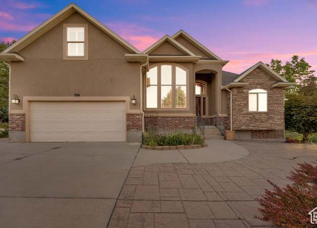 Property at 704 S Deer Hollow Rd E, Tooele, UT 84074, 7 beds, 3.5 baths
