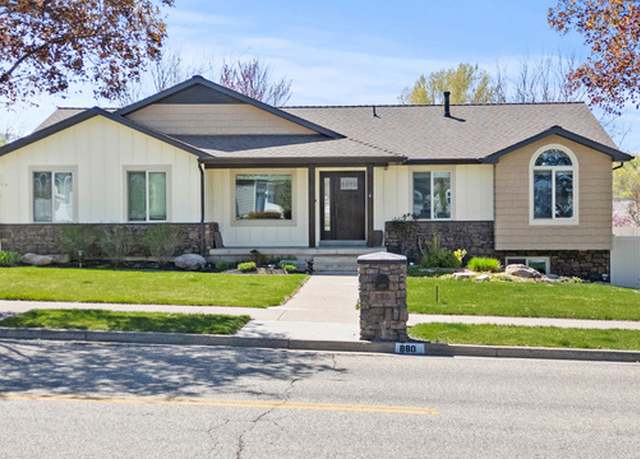Property at 880 E 300 S, Smithfield, UT 84335, 5 beds, 3 baths
