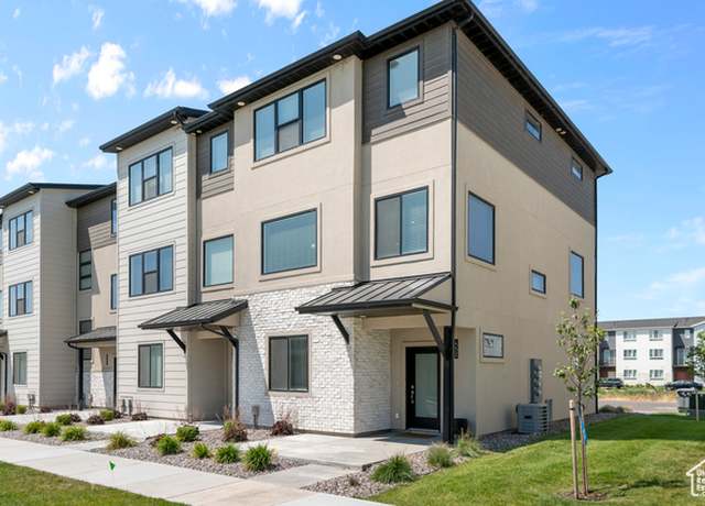 Property at 452 S 900 W, American Fork, UT 84003, 4 beds, 3 baths