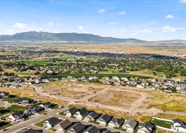 Property at 895 E 100 N #11, Hyde Park, UT 84318