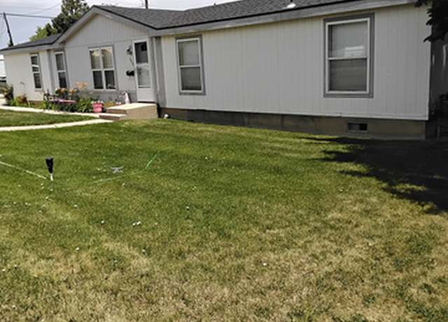 Property at 165 S 200 Ct W, Vernal, UT 84078, 5 beds, 3 baths