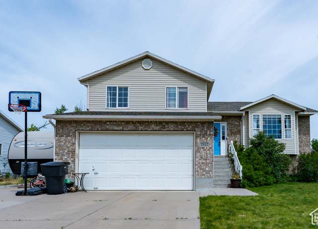Property at 1542 N 2530 W, Clinton, UT 84015, 4 beds, 2.5 baths