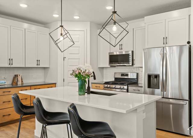 Property at 11623 S Silver Pond Dr, South Jordan, UT 84009, 3 beds, 2.5 baths