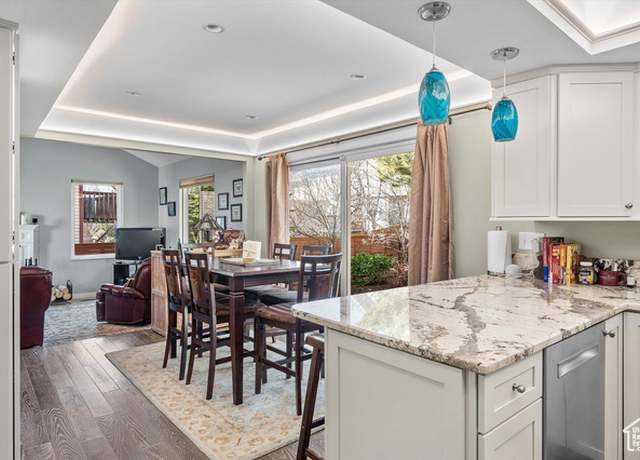 Property at 7996 S Sunnyoak Cir E, Cottonwood Heights, UT 84121, 4 beds, 3.5 baths