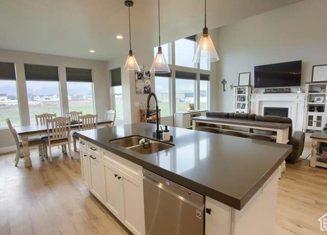 Property at 2112 S 4300 W, Ogden, UT 84401, 4 beds, 2.5 baths