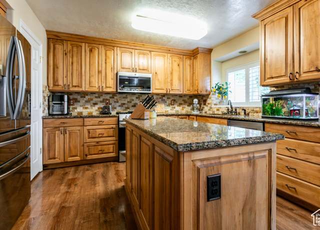 Property at 11805 S Sunset Ponds Dr, Draper, UT 84020, 4 beds, 3.5 baths