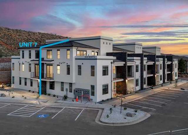 Property at 204 N Cliffside Dr #7, Hurricane, UT 84737, 5 beds, 5.5 baths