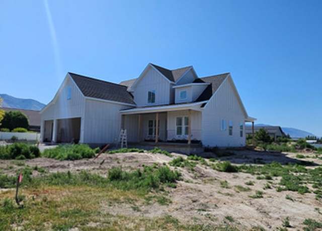 Property at 76 W 200 S, Hyde Park, UT 84318, 6 beds, 3.5 baths