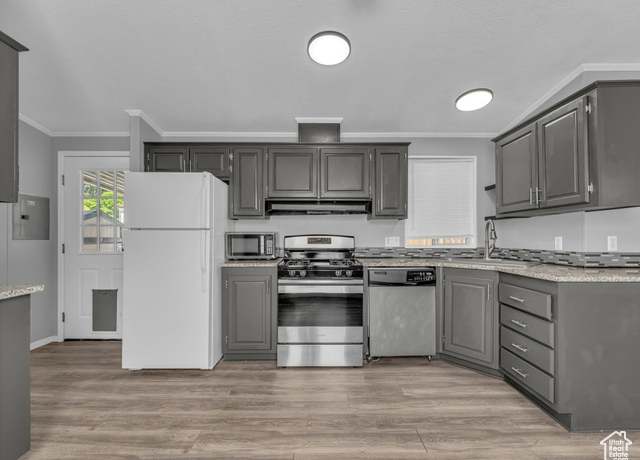 Property at 978 W Jasmine Dr, Taylorsville, UT 84123, 3 beds, 2 baths