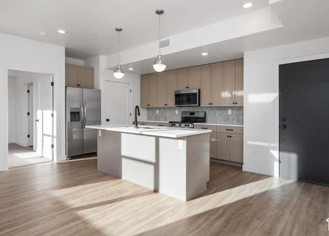 Property at 226 N Cliffside Dr, Hurricane, UT 84737, 2 beds, 2 baths