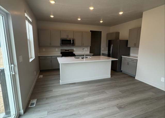 Property at 3132 W 3450 S #0158, West Haven, UT 84401, 5 beds, 3.5 baths
