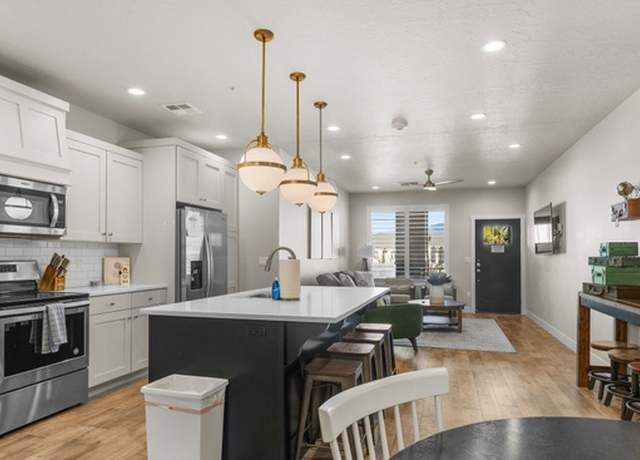 Property at 3980 S Jackson Dr #11, Washington, UT 84780, 2 beds, 2 baths