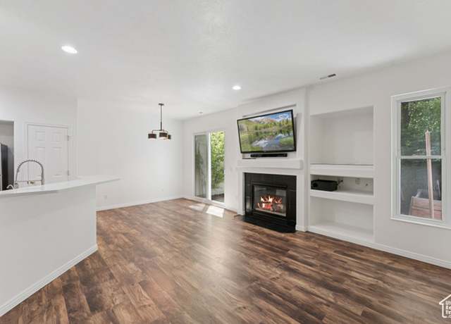 Property at 4588 Sienna Ct, Taylorsville, UT 84123, 3 beds, 2.5 baths
