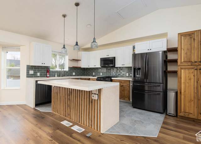 Property at 11865 S Coles Camp Cir, Herriman, UT 84096, 5 beds, 3 baths
