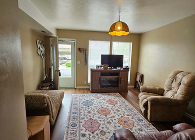 Property at 1381 W Beacon Hill Dr S, Taylorsville, UT 84123, 2 beds, 2.5 baths