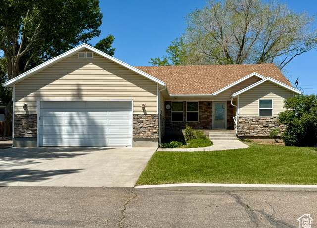 Property at 3870 S 2500 E, Vernal, UT 84078, 4 beds, 3 baths