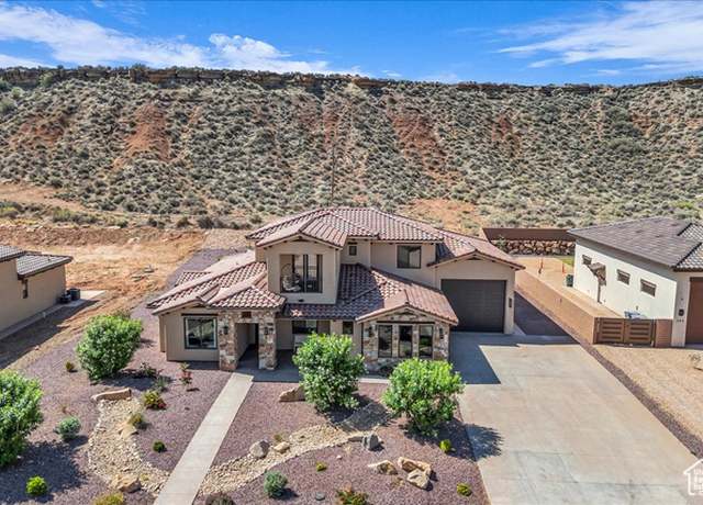 Property at 385 E Entrada Dr, Virgin, UT 84779, 5 beds, 2.5 baths