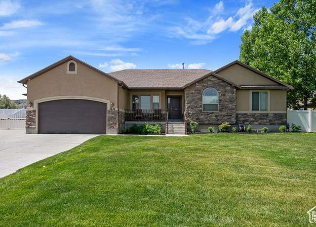 Property at 3638 S Blazing Oak Dr, Magna, UT 84044, 6 beds, 3.5 baths