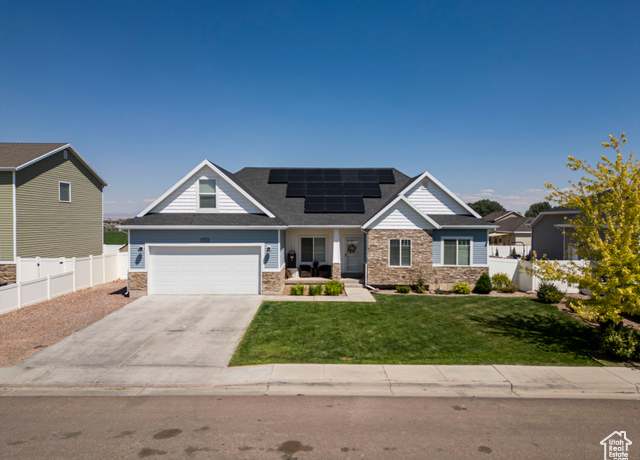 Property at 973 S 250 W, Vernal, UT 84078, 3 beds, 2.5 baths