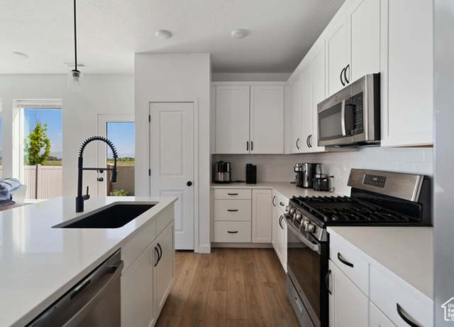 Property at 4945 W Willowbank Dr W, Highland, UT 84003, 3 beds, 2.5 baths