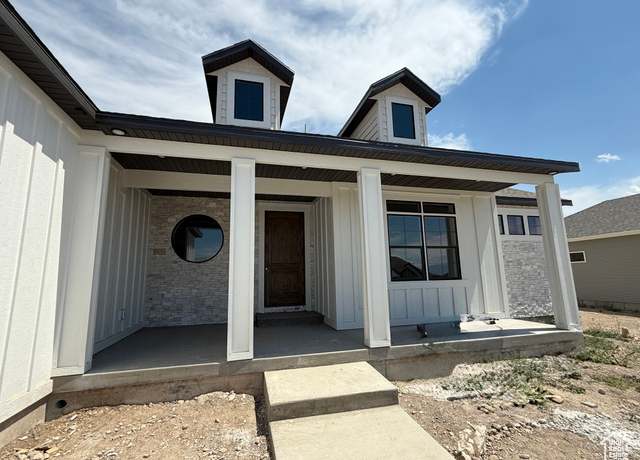 Property at 236 S 1100 E, Smithfield, UT 84335, 5 beds, 2.5 baths