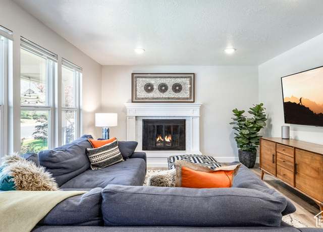 Property at 1955 E Eastwood Blvd, South Ogden, UT 84403, 5 beds, 3 baths