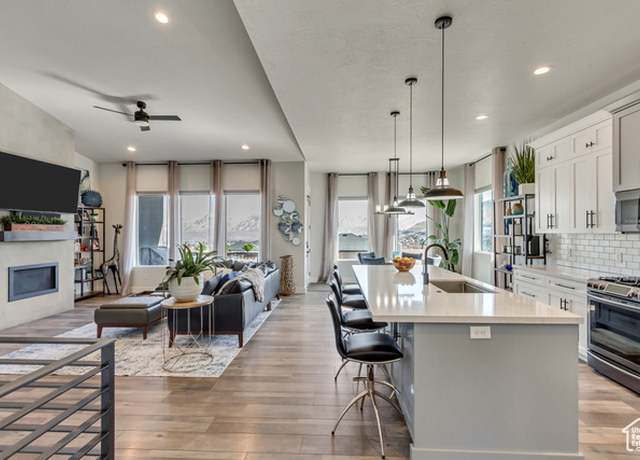 Property at 14203 S Brook Heights Cir W, Herriman, UT 84096, 3 beds, 2.5 baths