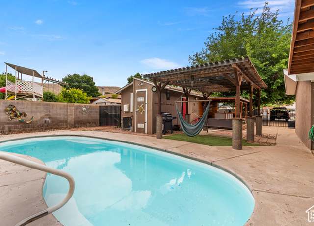 Property at 283 S 400 W, Hurricane, UT 84737, 6 beds, 4.5 baths