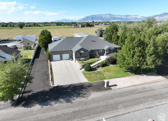 Property at 5160 W 5725 S, Hooper, UT 84315, 6 beds, 4 baths
