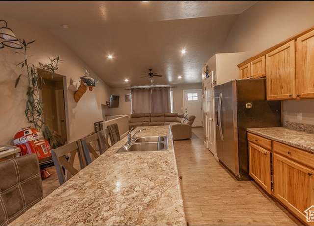 Property at 660 E 400 N, Spring City, UT 84662, 5 beds, 2 baths